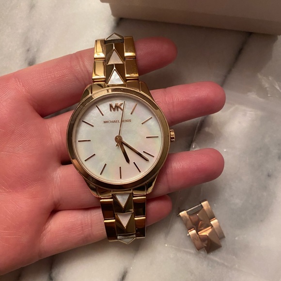 Michael Kors Rose gold watch - Picture 3 of 3